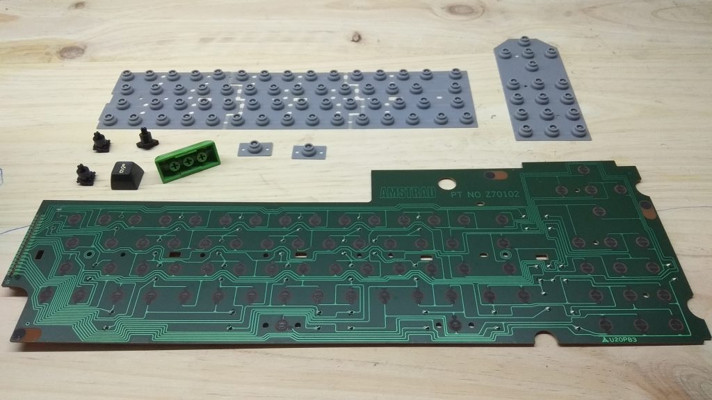 ¿Cómo es el Amstrad CPC 464 Teclas Altas? 7