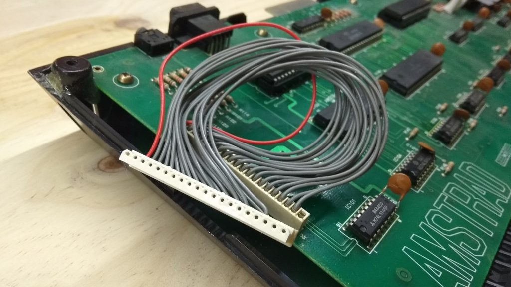 ¿Cómo es el Amstrad CPC 464 Teclas Altas? 10
