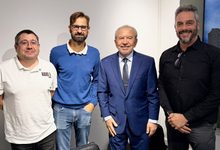 Lord Alan Sugar recibe a AUA en AMSHOLD (08/10/2026) 32